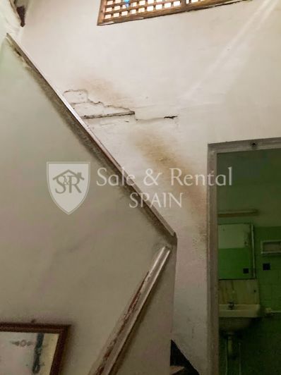 Image No.16-6 Bed Property for sale