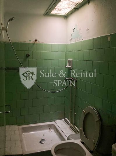 Image No.6-6 Bed Property for sale