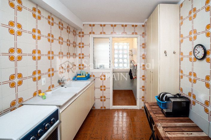 Image No.18-3 Bed Flat for sale
