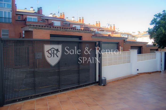 Image No.31-3 Bed Townhouse for sale