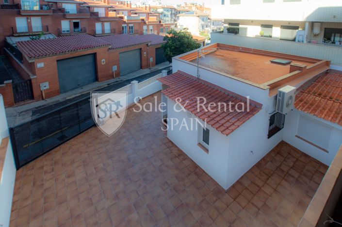 Image No.33-3 Bed Townhouse for sale