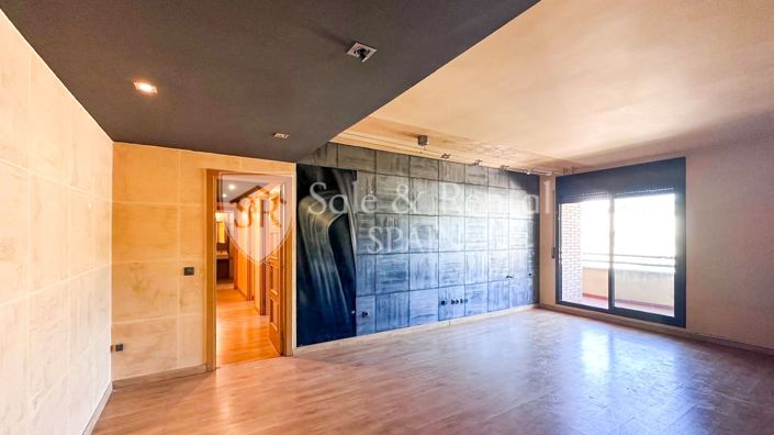 Image No.11-3 Bed Flat for sale