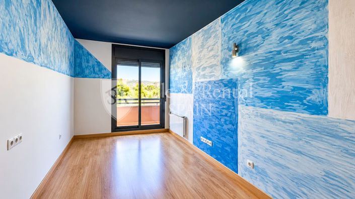 Image No.18-3 Bed Flat for sale