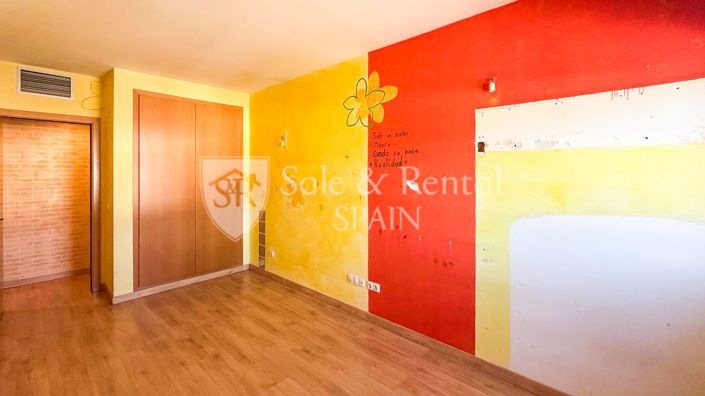 Image No.21-3 Bed Flat for sale