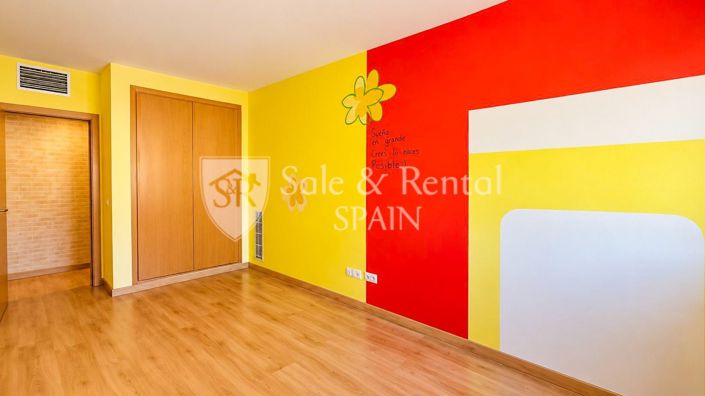 Image No.22-3 Bed Flat for sale