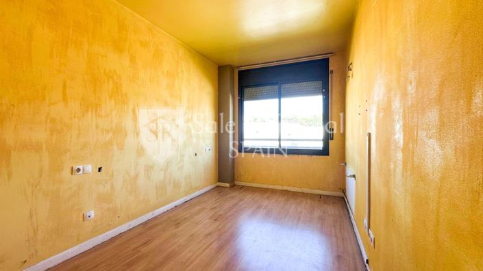 Image No.27-3 Bed Flat for sale