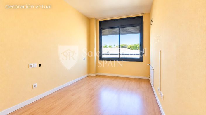 Image No.28-3 Bed Flat for sale
