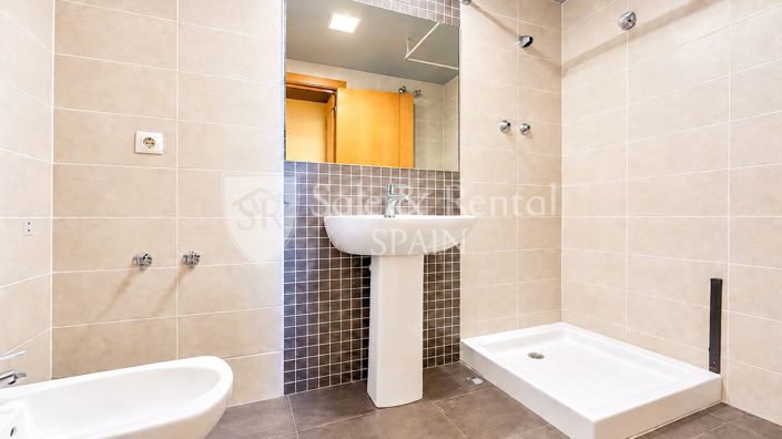 Image No.32-3 Bed Flat for sale