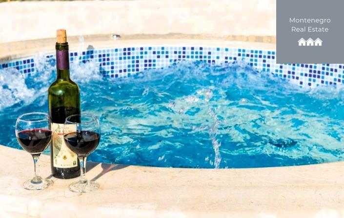 Image No.10-15 Bed Villa for sale