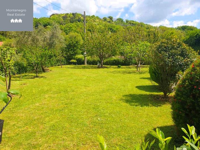 Image No.2-Maison de 4 chambres à vendre à Kotor