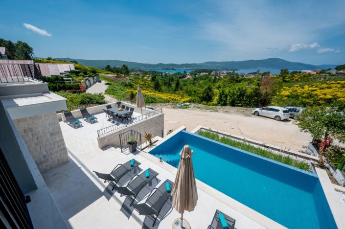 Image No.2-Villa de 4 chambres à vendre à Mrcevac