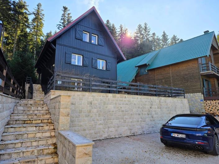 Image No.24-4 Bed Chalet for sale
