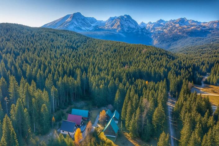 Image No.1-4 Bed Chalet for sale