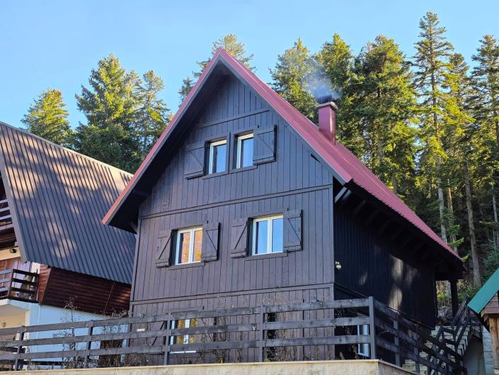 Image No.23-4 Bed Chalet for sale