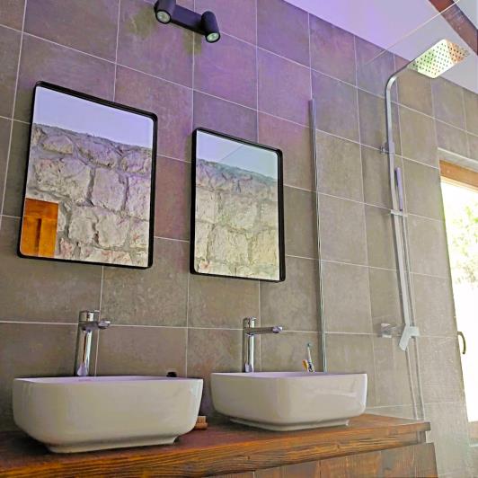 Image No.17-3 Bed Vineyard for sale