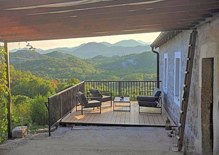 Image No.20-3 Bed Vineyard for sale