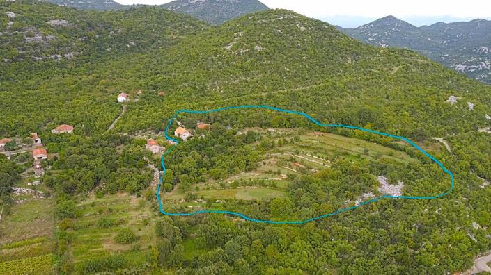 Image No.1-3 Bed Vineyard for sale