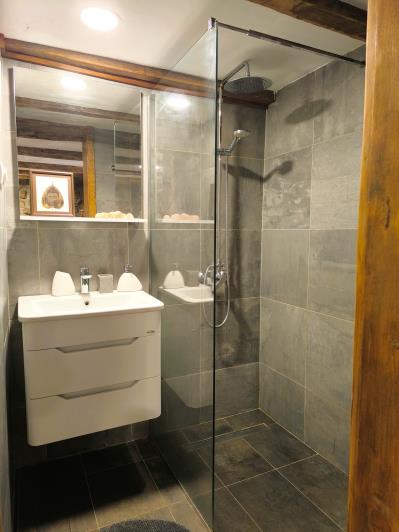 Image No.28-3 Bed Vineyard for sale