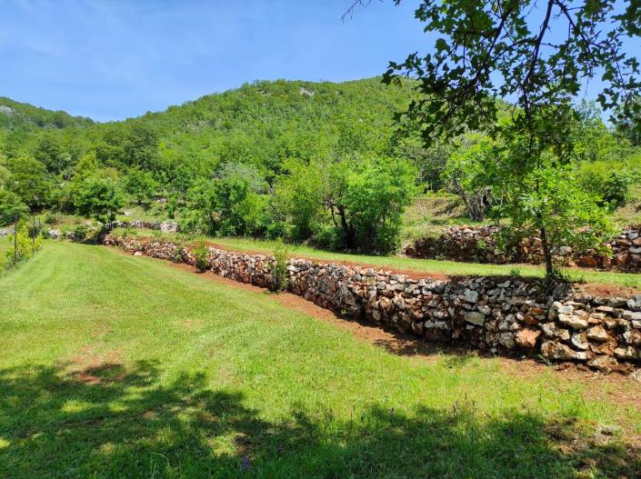 Image No.34-3 Bed Vineyard for sale