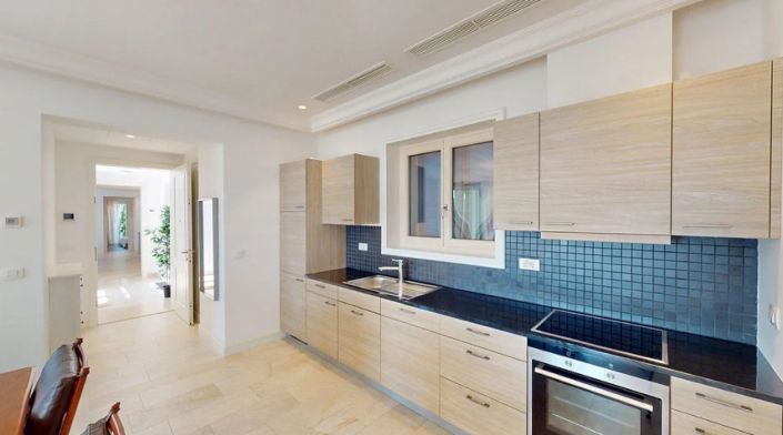 Image No.18-4 Bed Apartment for sale