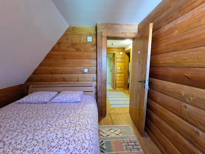 Image No.11-4 Bed Chalet for sale
