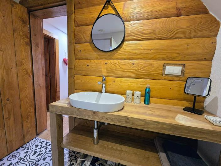 Image No.20-4 Bed Chalet for sale