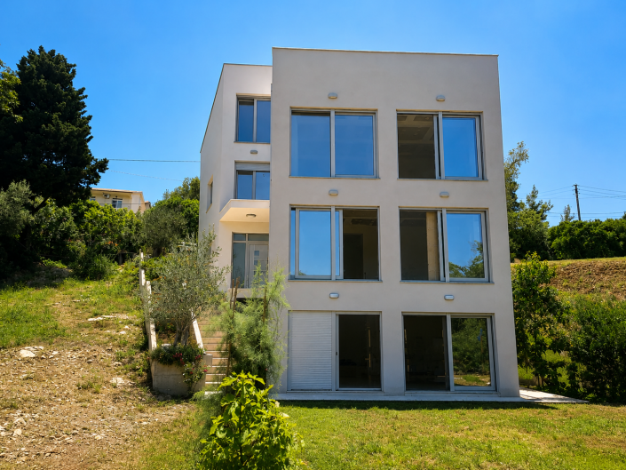 Image No.2-6 Bed House for sale
