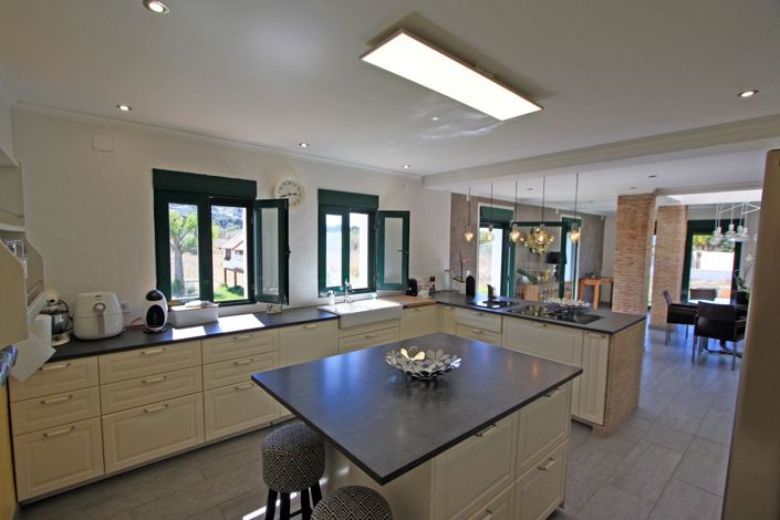 Image No.3-6 Bed Villa for sale