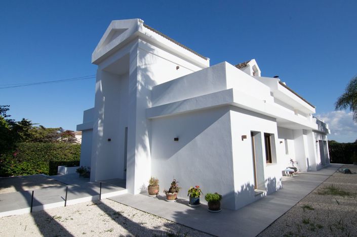 Image No.3-4 Bed Villa for sale