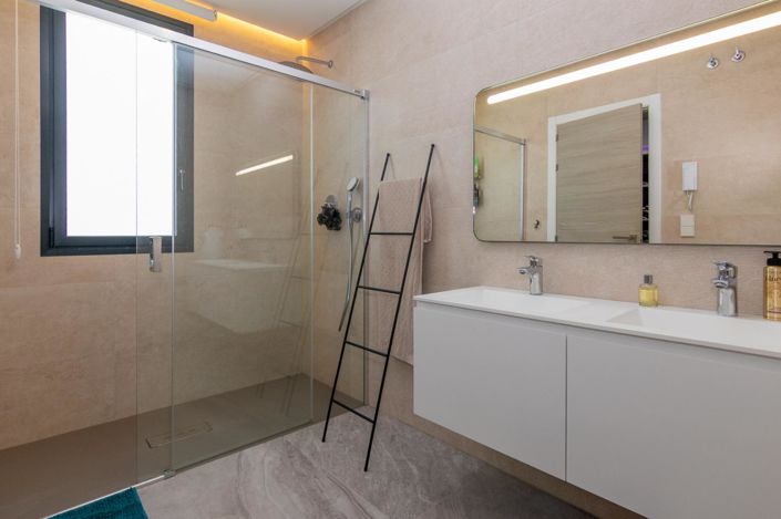 Image No.28-3 Bed Villa for sale