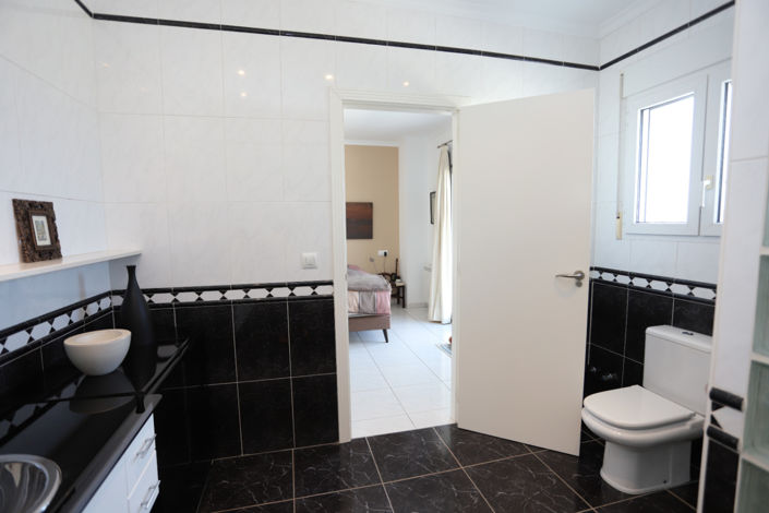 Image No.39-3 Bed Villa for sale