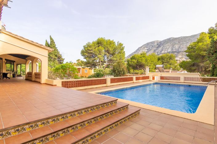 Image No.1-6 Bed Villa for sale
