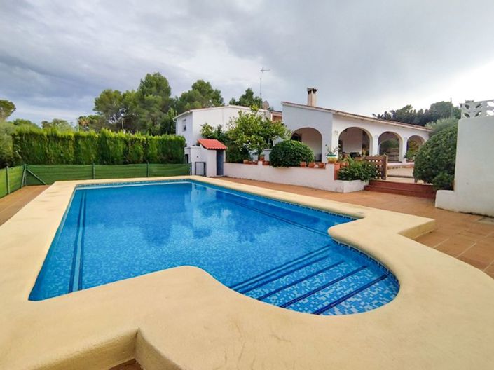 Image No.1-4 Bed Villa for sale