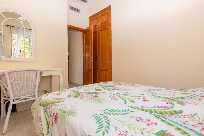 Image No.18-5 Bed Villa for sale