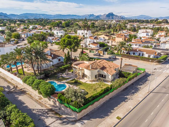 Image No.1-2 Bed Villa for sale