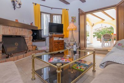 villa-stadtnah-denia-kamin