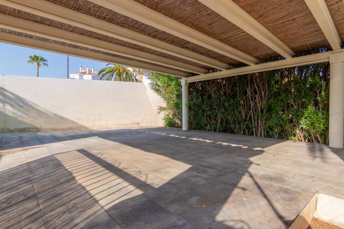 Image No.35-2 Bed Villa for sale