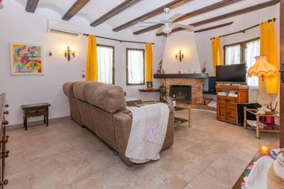 villa-strand-denia-kamin
