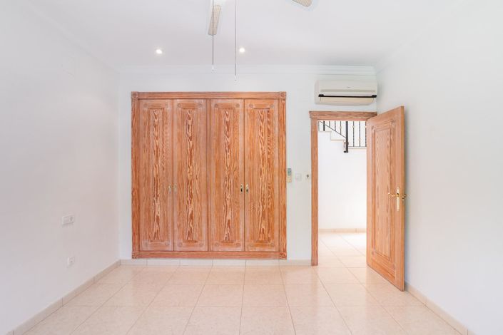 Image No.24-4 Bed Villa for sale