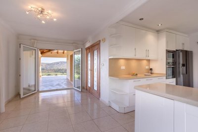 chalet-la-sella-golf-denia-cocina-comedor