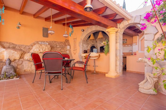 Image No.2-Villa de 4 chambres à vendre à Alicante