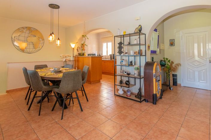 Image No.6-Villa de 4 chambres à vendre à Alicante