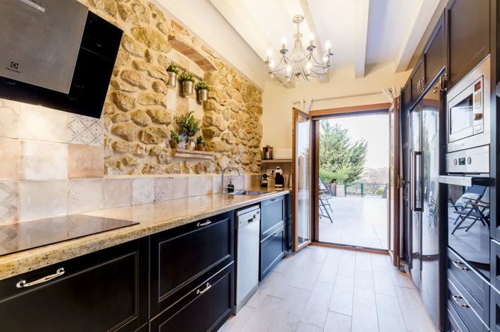 Image No.10-12 Bed Villa for sale