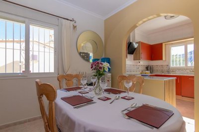 chalet-vistas-panoramicas-parcent-comedor