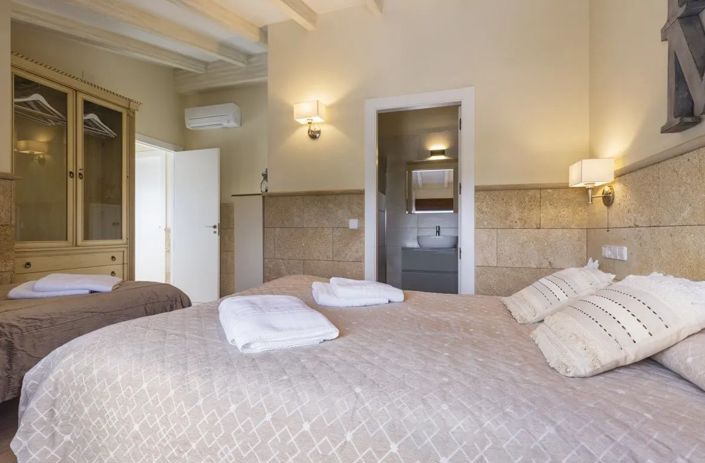 Image No.18-12 Bed Villa for sale