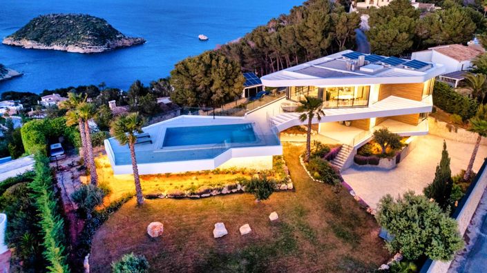Image No.1-4 Bed Villa for sale