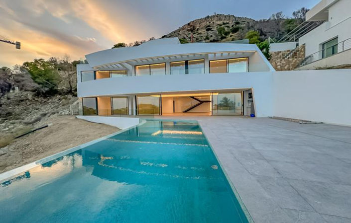 Image No.1-4 Bed Villa for sale