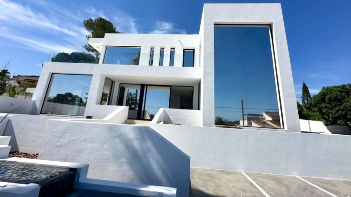 Image No.1-4 Bed Villa for sale