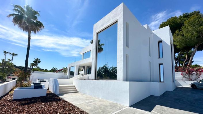 Image No.1-4 Bed Villa for sale
