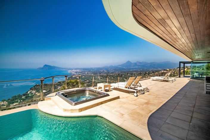 Image No.1-7 Bed Villa for sale